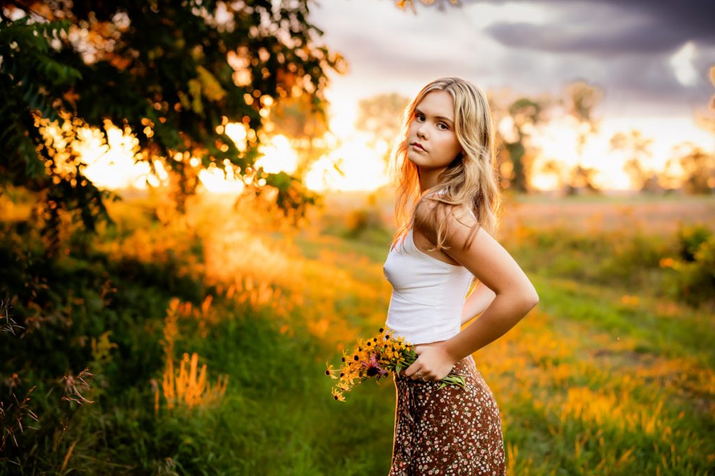 Senior Photo Sunset Blonde Girl Apollo & Ivy Photography Iowa