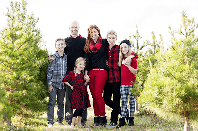 What to wear for cold-weather outdoor photos Capturing Joy photo of a family in buffalo plaid, black and white.