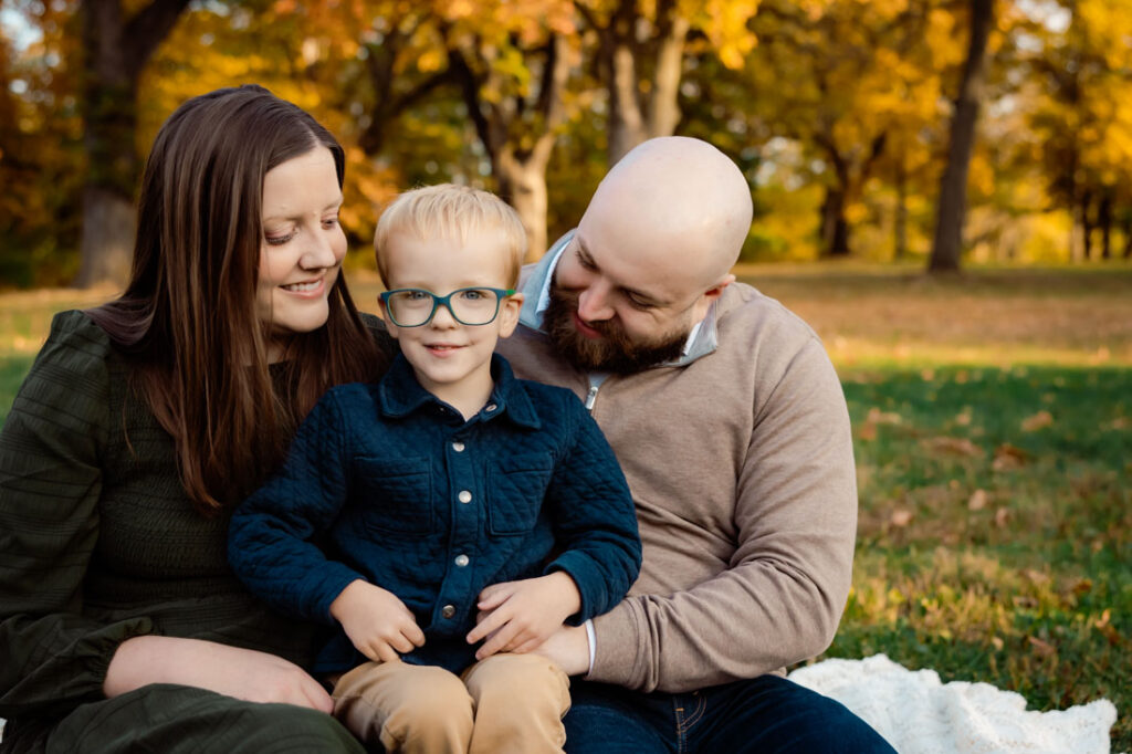 Best colors to wear for photos in the fall