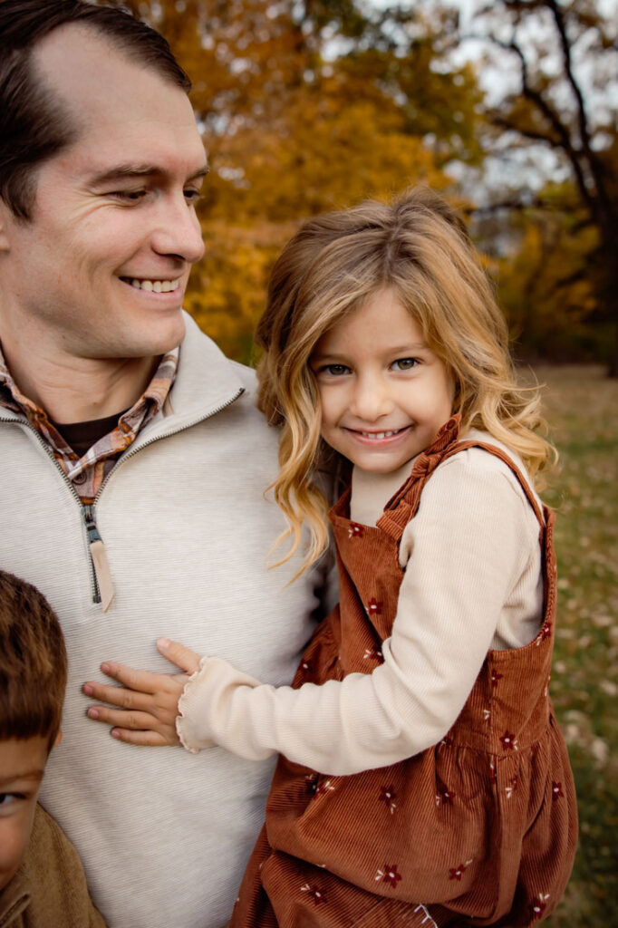 Best colors to wear for photos in the fall