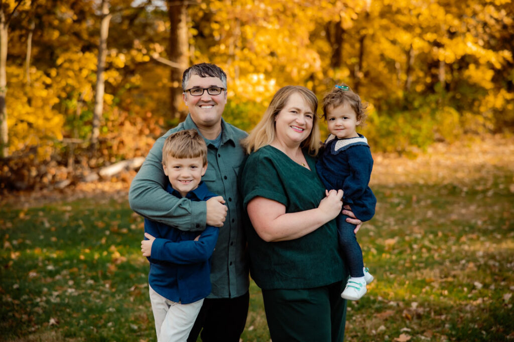 Best colors to wear for photos in the fall