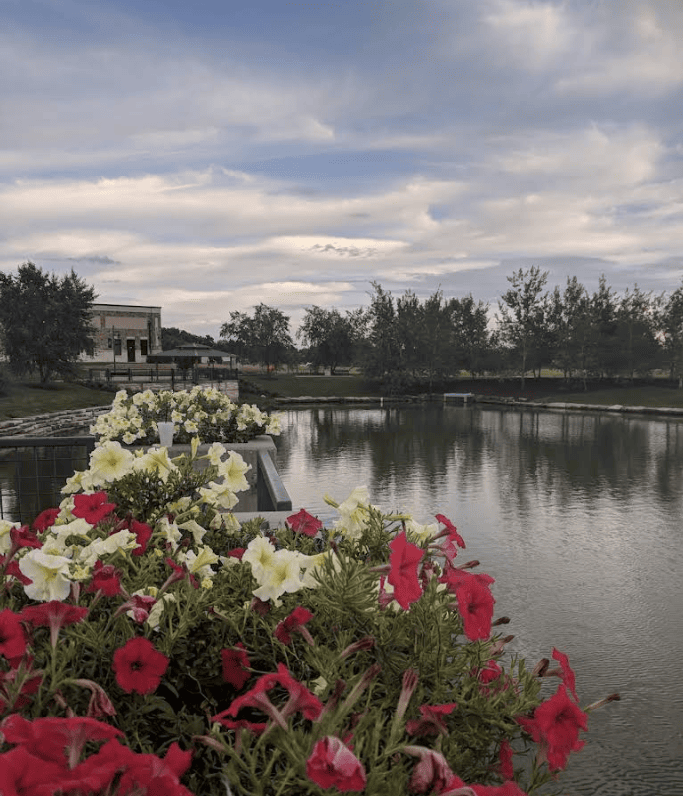 Where to take prom and homecoming pictures in Iowa City, Coralville, and North Liberty