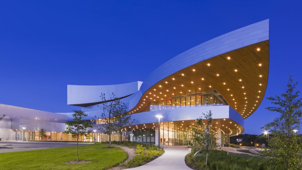 Where to take prom and homecoming pictures in Iowa City, Coralville, and North Liberty
